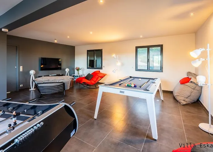 Eskapi فيلة بيربينيو